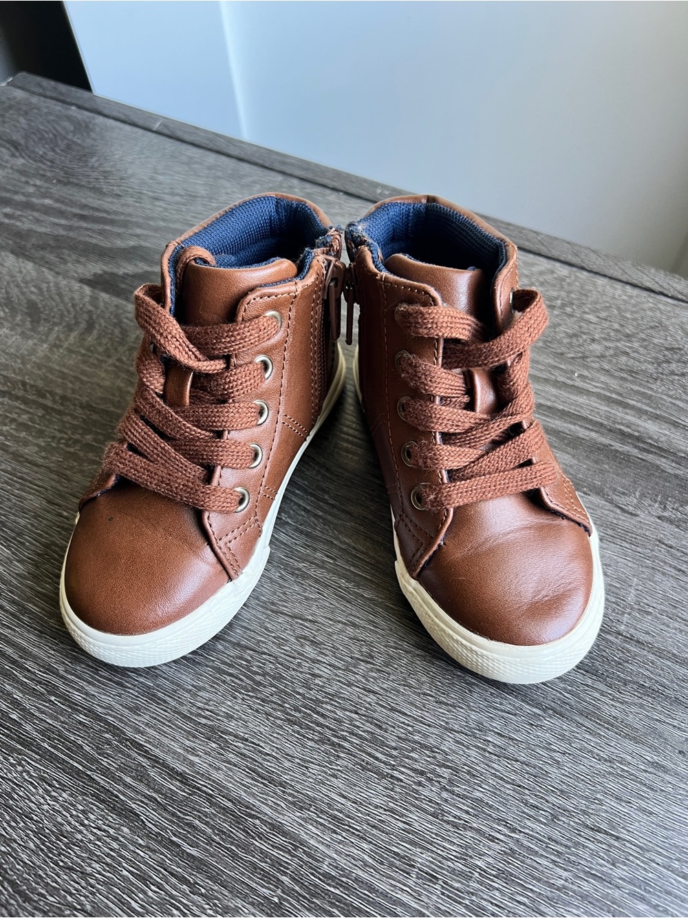 Cat & Jack Brown High-Top Kids Sneakers with Side Zipper and White Sole - Picture 2 of 2